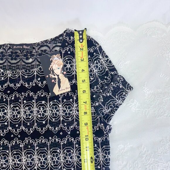 Vintage Women's Shirts Brittany Black & White Flirty Modest Blouse - Picture 10 of 12